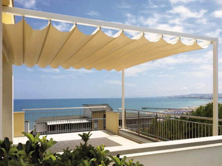 PERGOLA IN FERRO BATTUTO CON TENDA SCORREVOLE BEACH